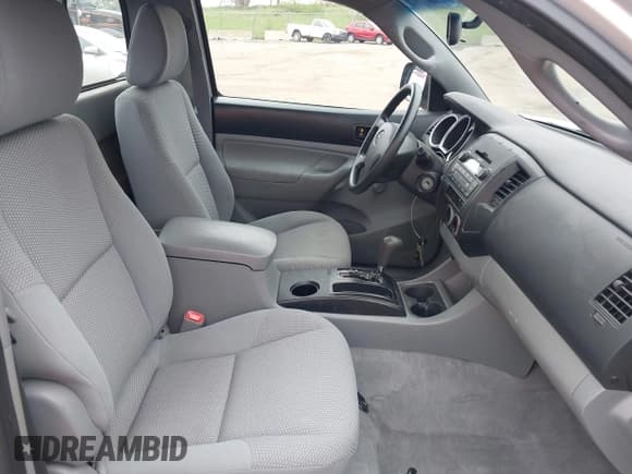 ✅ 2011 Toyota Tacoma • VIN: 5TFPX4ENXBX005643 • Lot: 42160742. Listed on IAAI with 28,947 mi. Free auction sales archive from the USA and detailed vehicle history report at DreamBid. Image 5.