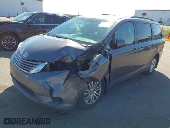 ✅ 2017 Toyota Sienna XLE Premium • VIN: 5TDYZ3DCXHS856171 • Lot: 43298145. Listed on IAAI with 165,730 mi. Free auction sales archive from the USA and detailed vehicle history report at DreamBid. Image 18.
