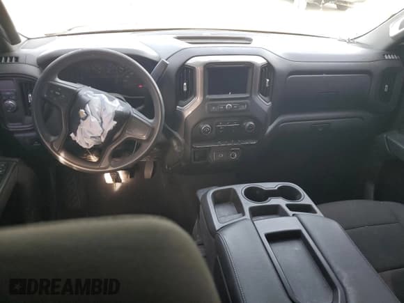 ✅ 2020 Chevrolet Silverado 1500 Custom • VIN: 1GCPWBEF2LZ144946 • Lot: 82609414. Wystawiony na Copart z przebiegiem 57 886 mil. Bezpłatny archiwum sprzedaży aukcyjnych z USA i szczegółowy raport historii pojazdu na DreamBid. Zdjęcie 8.