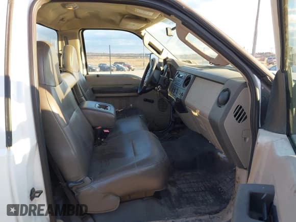 ✅ 2009 Ford F-250 • VIN: 1FDNF215X9EA79831 • Лот: 43664127. Опубликован ранее на IAAI с пробегом 176 155 миль. Бесплатный доступ к архиву аукционных продаж из США и подробный отчёт об истории автомобиля на DreamBid. Изображение 5.