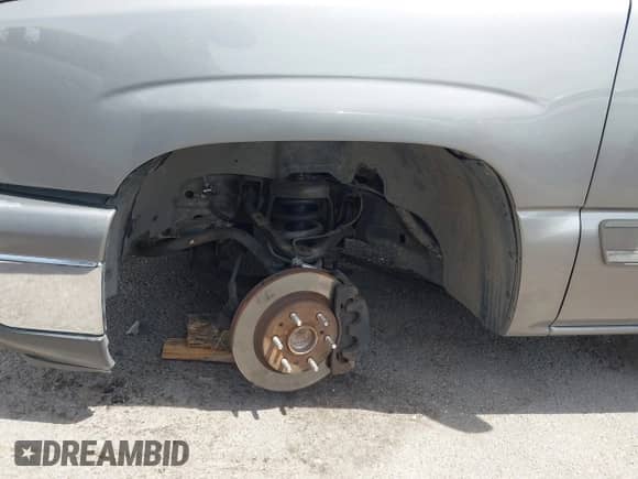 2006 Chevrolet Silverado 1500 LT2 z VIN 2GCEC19T361333158, wystawiony jako IAAI lot #42218305 z przebiegiem 220 009 mil mil oraz . Historia ofert i sprzedaży dostępna na DreamBid. Obrazek 6.