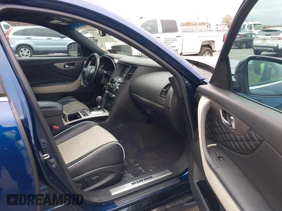 ✅ 2017 Infiniti QX70 • VIN: JN8CS1MW3HM416418 • Лот: 43592675. Опубликован ранее на IAAI с пробегом 130 945 миль. Бесплатный доступ к архиву аукционных продаж из США и подробный отчёт об истории автомобиля на DreamBid. Изображение 5.