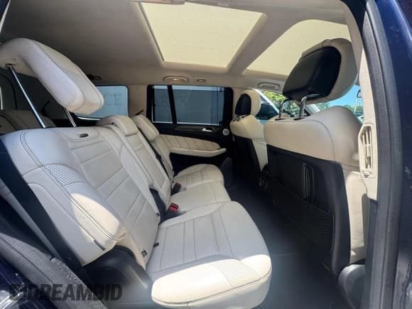 ✅ 2019 Mercedes-Benz GLS 63 AMG • VIN: 4JGDF7FE6KB221214 • Лот: 62882855. Опубликован ранее на Copart с пробегом 61 466 миль. Бесплатный доступ к архиву аукционных продаж из США и подробный отчёт об истории автомобиля на DreamBid. Изображение 6.