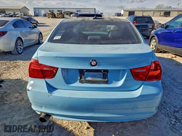 ✅ 2010 BMW 3 Series 328i • VIN: WBAPH7G56ANM50058 • Lot: 93654695. Wystawiony na Copart z przebiegiem 142 786 mil. Bezpłatny archiwum sprzedaży aukcyjnych z USA i szczegółowy raport historii pojazdu na DreamBid. Zdjęcie 6.