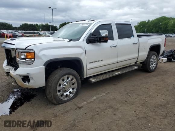 ✅ 2019 GMC Sierra 2500HD Denali • VIN: 1GT12SEY1KF128143 • Lot: 56387735. Listed on Copart with 117,742 mi. Free auction sales archive from the USA and detailed vehicle history report at DreamBid. Image 1.