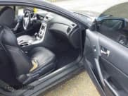 ✅ 2010 Hyundai Genesis Coupe • VIN: KMHHU6KH0AU028724 • Lot: 42198771. Wystawiony na IAAI z przebiegiem 114 604 mil. Bezpłatny archiwum sprzedaży aukcyjnych z USA i szczegółowy raport historii pojazdu na DreamBid. Zdjęcie 5.