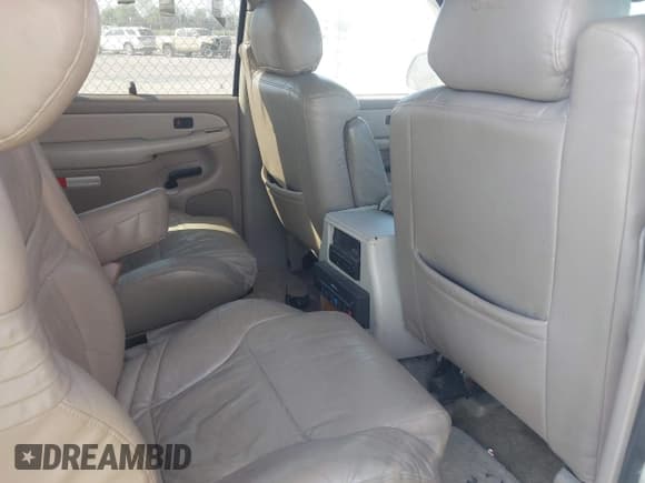 ✅ 2001 Chevrolet Suburban LS • VIN: 3GNEC16TX1G112183 • Лот: 43081693. Опубликован ранее на IAAI с пробегом 279 500 миль. Бесплатный доступ к архиву аукционных продаж из США и подробный отчёт об истории автомобиля на DreamBid. Изображение 8.