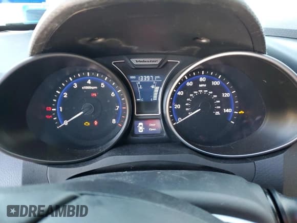 ✅ 2013 Hyundai Veloster Turbo • VIN: KMHTC6AE3DU144296 • Lot: 45062415. Wystawiony na Copart z przebiegiem 133 971 mil. Bezpłatny archiwum sprzedaży aukcyjnych z USA i szczegółowy raport historii pojazdu na DreamBid. Zdjęcie 9.