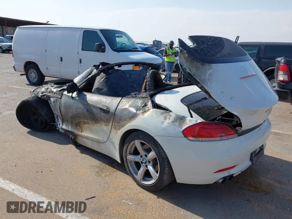 ✅ 2014 BMW Z4 sDrive28i • VIN: WBALL5C53EJ105512 • Lot: 42327914. Wystawiony na IAAI z przebiegiem Nie podano. Bezpłatny archiwum sprzedaży aukcyjnych z USA i szczegółowy raport historii pojazdu na DreamBid. Zdjęcie 3.