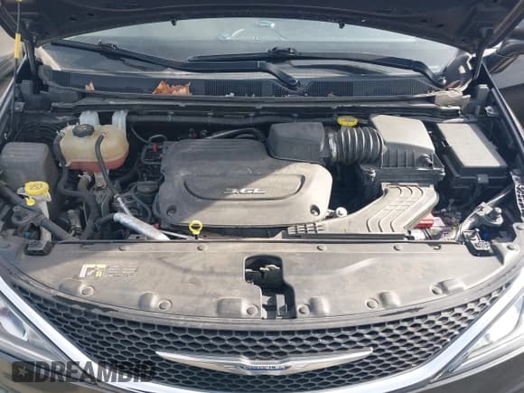 ✅ 2017 Chrysler Pacifica Touring L • VIN: 2C4RC1BG3HR708789 • Lot: 43592303. Wystawiony na IAAI z przebiegiem 78 581 mil. Bezpłatny archiwum sprzedaży aukcyjnych z USA i szczegółowy raport historii pojazdu na DreamBid. Zdjęcie 10.