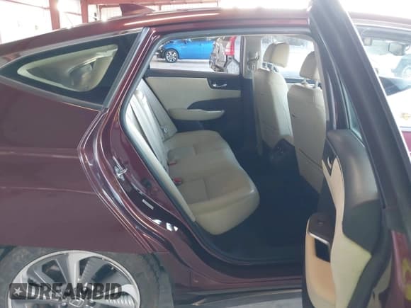 ✅ 2018 Honda Clarity Touring • VIN: JHMZC5F31JC004649 • Lot: 43645525. Wystawiony na IAAI z przebiegiem 55 671 mil. Bezpłatny archiwum sprzedaży aukcyjnych z USA i szczegółowy raport historii pojazdu na DreamBid. Zdjęcie 8.
