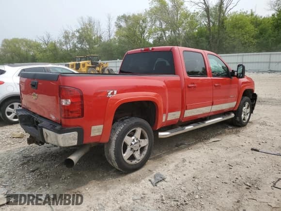 ✅ 2011 Chevrolet Silverado 2500HD LTZ • VIN: 1GC1KYC88BF223532 • Lot: 59141315. Listed on Copart with 243,733 mi. Free auction sales archive from the USA and detailed vehicle history report at DreamBid. Image 3.