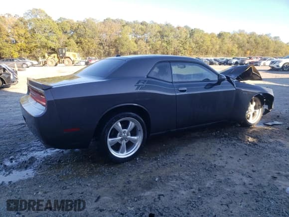 ✅ 2013 Dodge Challenger R/T Plus • VIN: 2C3CDYBT6DH646771 • Lot: 81591064. Wystawiony na Copart z przebiegiem 142 740 mil. Bezpłatny archiwum sprzedaży aukcyjnych z USA i szczegółowy raport historii pojazdu na DreamBid. Zdjęcie 3.