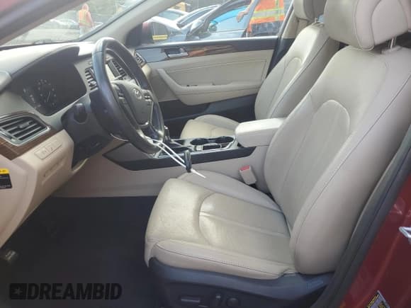 ✅ 2016 Hyundai Sonata Sport • VIN: 5NPE34AF6GH349667 • Lot: 91517115. Wystawiony na Copart z przebiegiem 131 183 mil. Bezpłatny archiwum sprzedaży aukcyjnych z USA i szczegółowy raport historii pojazdu na DreamBid. Zdjęcie 7.