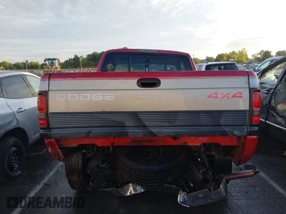 ✅ 1997 Dodge 1500 • VIN: 1B7HF13Y2VJ610914 • Lot: 40249747. Wystawiony na IAAI z przebiegiem 183 576 mil. Bezpłatny archiwum sprzedaży aukcyjnych z USA i szczegółowy raport historii pojazdu na DreamBid. Zdjęcie 16.