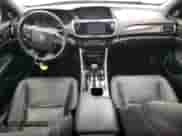 2017 Honda Accord Touring z VIN JHMCR6F76HC023916, wystawiony jako Copart lot #81270445 z przebiegiem 131 952 mil mil oraz Szkoda całkowita • Salvage title. Historia ofert i sprzedaży dostępna na DreamBid. Obrazek 8.