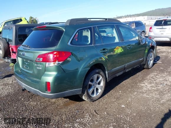 ✅ 2014 Subaru Outback 2.5i • VIN: 4S4BRBAC6E3249049 • Lot: 43484515. Wystawiony na IAAI z przebiegiem 113 828 mil. Bezpłatny archiwum sprzedaży aukcyjnych z USA i szczegółowy raport historii pojazdu na DreamBid. Zdjęcie 4.