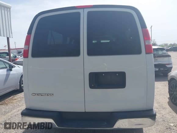 ✅ 2020 Chevrolet Express Passenger LT • VIN: 1GAZGPFG1L1201171 • Lot: 41808195. Listed on IAAI with 69,889 mi. Free auction sales archive from the USA and detailed vehicle history report at DreamBid. Image 16.