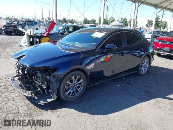 ✅ 2020 Mazda 3 • VIN: 3MZBPABLXLM130500 • Лот: 43493533. Опубликован ранее на IAAI с пробегом 67 727 миль. Бесплатный доступ к архиву аукционных продаж из США и подробный отчёт об истории автомобиля на DreamBid. Изображение 2.