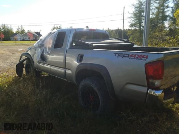 ✅ 2017 Toyota Tacoma SR5 • VIN: 5TFSZ5AN5HX073146 • Lot: 84374315. Listed on Copart with Not provided. Free auction sales archive from the USA and detailed vehicle history report at DreamBid. Image 2.