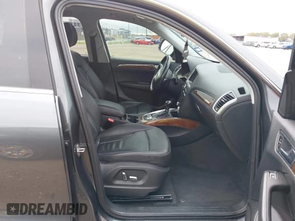 ✅ 2017 Audi Q5 Premium • VIN: WA1C2AFP7HA093178 • Lot: 43774410. Listed on IAAI with 102,944 mi. Free auction sales archive from the USA and detailed vehicle history report at DreamBid. Image 5.