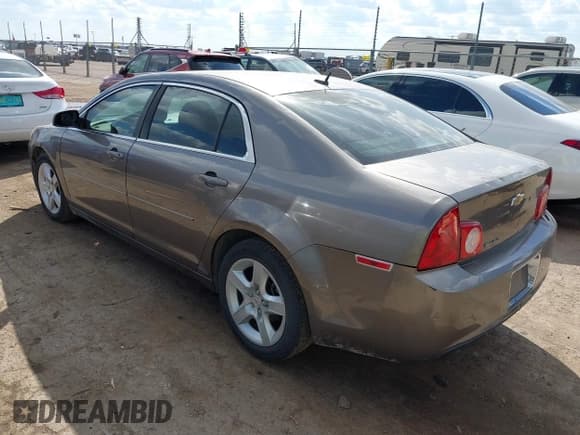 ✅ 2010 Chevrolet Malibu 1LS • VIN: 1G1ZB5EB1AF233126 • Lot: 43414584. Wystawiony na IAAI z przebiegiem 101 416 mil. Bezpłatny archiwum sprzedaży aukcyjnych z USA i szczegółowy raport historii pojazdu na DreamBid. Zdjęcie 3.