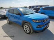 ✅ 2025 Jeep Compass Latitude • VIN: 3C4NJDBN7ST526571 • Lot: 84601935. Wystawiony na Copart z przebiegiem 23 604 mil. Bezpłatny archiwum sprzedaży aukcyjnych z USA i szczegółowy raport historii pojazdu na DreamBid. Zdjęcie 4.