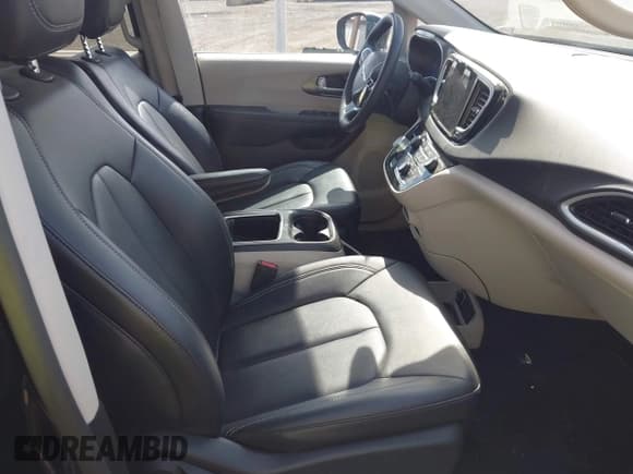 ✅ 2024 Chrysler Pacifica Touring L • VIN: 2C4RC1BG1RR159451 • Lot: 42485935. Listed on IAAI with 58,623 mi. Free auction sales archive from the USA and detailed vehicle history report at DreamBid. Image 5.