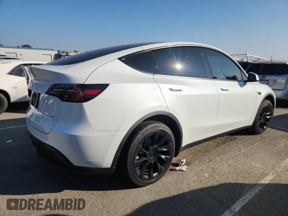 ✅ 2022 Tesla Model Y Long Range • VIN: 7SAYGDEEXNF328595 • Lot: 91732035. Listed on Copart with 41,690 mi. Free auction sales archive from the USA and detailed vehicle history report at DreamBid. Image 3.