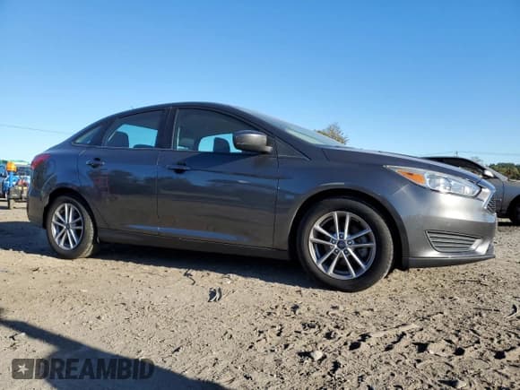 ✅ 2018 Ford Focus SE • VIN: 1FADP3FE6JL307017 • Lot: 87244335. Wystawiony na Copart z przebiegiem 47 272 mil. Bezpłatny archiwum sprzedaży aukcyjnych z USA i szczegółowy raport historii pojazdu na DreamBid. Zdjęcie 4.