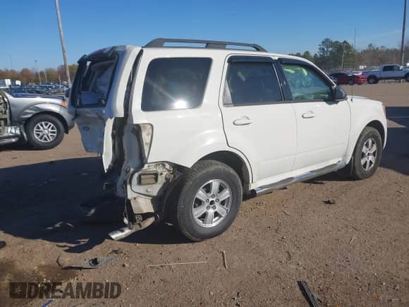 2010 Mercury Mariner z VIN 4M2CN8B70AKJ11932, wystawiony jako IAAI lot #40980162 z przebiegiem Nie podano mil oraz . Historia ofert i sprzedaży dostępna na DreamBid. Obrazek 4.