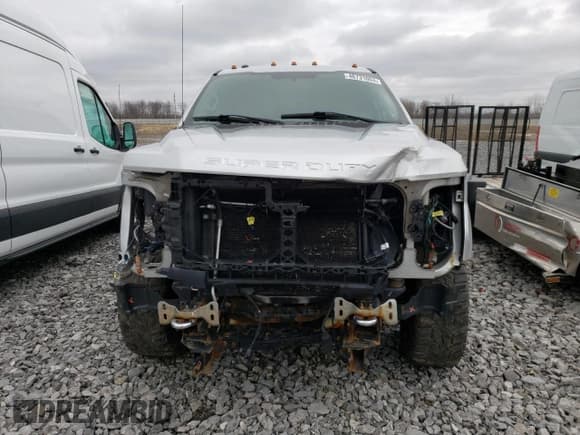 ✅ 2017 Ford F-350 Platinum • VIN: 1FT8W3B63HEE93093 • Lot: 46731053. Wystawiony na Copart z przebiegiem Nie podano. Bezpłatny archiwum sprzedaży aukcyjnych z USA i szczegółowy raport historii pojazdu na DreamBid. Zdjęcie 5.