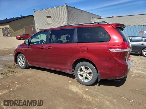 ✅ 2011 Toyota Sienna LE • VIN: 5TDKK3DC2BS046681 • Lot: 53238685. Wystawiony na Copart z przebiegiem Nie podano. Bezpłatny archiwum sprzedaży aukcyjnych z USA i szczegółowy raport historii pojazdu na DreamBid. Zdjęcie 2.