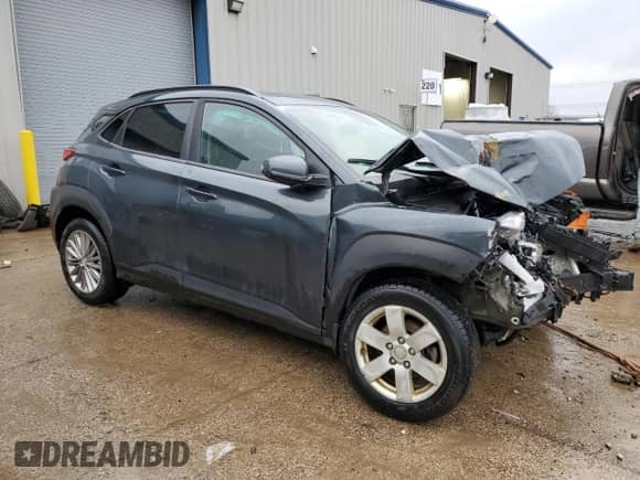2018 Hyundai Kona SEL z VIN KM8K62AA2JU119944, wystawiony jako Copart lot #71922572 z przebiegiem 56 193 mil mil oraz . Historia ofert i sprzedaży dostępna na DreamBid. Obrazek 4.