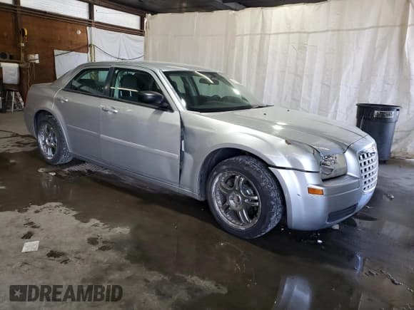 ✅ 2005 Chrysler 300 300 • VIN: 2C3JA43RX5H556410 • Lot: 84719285. Listed on Copart with 170,625 mi. Free auction sales archive from the USA and detailed vehicle history report at DreamBid. Image 4.