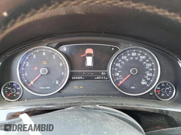 ✅ 2013 Volkswagen Touareg Exec • VIN: WVGEF9BP7DD008870 • Lot: 56552285. Listed on Copart with 234,609 mi. Free auction sales archive from the USA and detailed vehicle history report at DreamBid. Image 9.