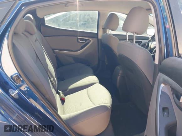 ✅ 2016 Hyundai Elantra SE • VIN: 5NPDH4AE9GH735293 • Lot: 43774556. Wystawiony na IAAI z przebiegiem 84 164 mil. Bezpłatny archiwum sprzedaży aukcyjnych z USA i szczegółowy raport historii pojazdu na DreamBid. Zdjęcie 8.