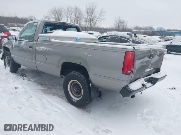✅ 1999 GMC Sierra 2500 • VIN: 1GTGC24R5XR714917 • Lot: 41342873. Wystawiony na IAAI z przebiegiem 147 666 mil. Bezpłatny archiwum sprzedaży aukcyjnych z USA i szczegółowy raport historii pojazdu na DreamBid. Zdjęcie 3.
