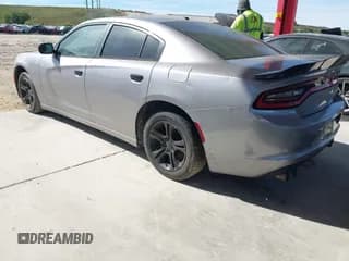 ✅ 2015 Dodge Charger SE • VIN: 2C3CDXBG0FH772110 • Lot: 43682359. Wystawiony na IAAI z przebiegiem 192 709 mil. Bezpłatny archiwum sprzedaży aukcyjnych z USA i szczegółowy raport historii pojazdu na DreamBid. Zdjęcie 3.