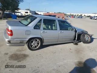 ✅ 2000 Volvo S70 • VIN: YV1LS56D0Y2652397 • Lot: 77915954. Wystawiony na Copart z przebiegiem 178 061 mil. Bezpłatny archiwum sprzedaży aukcyjnych z USA i szczegółowy raport historii pojazdu na DreamBid. Zdjęcie 3.
