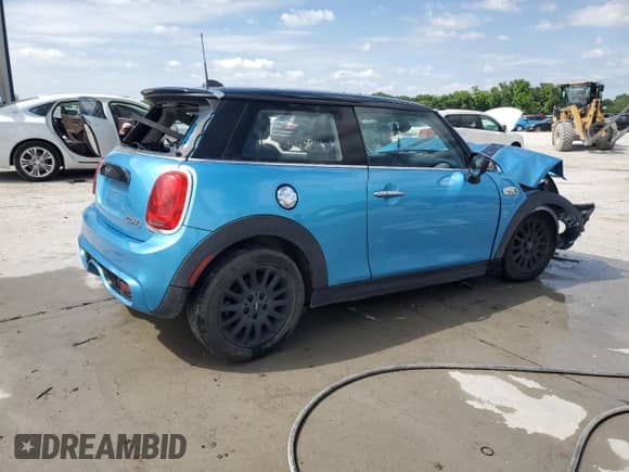 2015 MINI Hardtop S с VIN WMWXP7C59F2A37524, выставлен на аукционе Copart как лот 58071575 с пробегом Не указан миль и Списание • Salvage title. История ставок и продаж доступна на DreamBid. Изображение 3.
