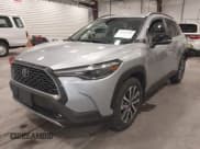 ✅ 2025 Toyota Corolla Cross XLE • VIN: 7MUEAABG8SV135221 • Лот: 43839406. Опубликован ранее на IAAI с пробегом 12 073 миль. Бесплатный доступ к архиву аукционных продаж из США и подробный отчёт об истории автомобиля на DreamBid. Изображение 18.