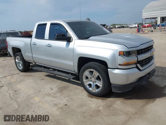 ✅ 2018 Chevrolet Silverado 1500 Custom • VIN: 1GCRCPEH7JZ316370 • Lot: 42016432. Wystawiony na IAAI z przebiegiem 79 697 mil. Bezpłatny archiwum sprzedaży aukcyjnych z USA i szczegółowy raport historii pojazdu na DreamBid. Zdjęcie 1.