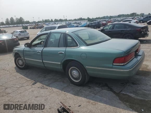 ✅ 1997 Ford Crown Victoria • VIN: 2FALP73W3VX232351 • Lot: 60196655. Wystawiony na Copart z przebiegiem 218 587 mil. Bezpłatny archiwum sprzedaży aukcyjnych z USA i szczegółowy raport historii pojazdu na DreamBid. Zdjęcie 2.