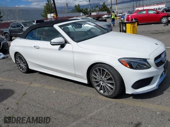 ✅ 2018 Mercedes-Benz C 300 • VIN: WDDWK4JB4JF698192 • Lot: 41687143. Wystawiony na IAAI z przebiegiem 78 702 mil. Bezpłatny archiwum sprzedaży aukcyjnych z USA i szczegółowy raport historii pojazdu na DreamBid. Zdjęcie 1.