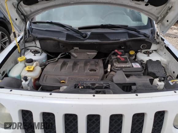 ✅ 2014 Jeep Patriot Latitude • VIN: 1C4NJRFB0ED760056 • Lot: 58931465. Listed on Copart with 192,469 mi. Free auction sales archive from the USA and detailed vehicle history report at DreamBid. Image 11.