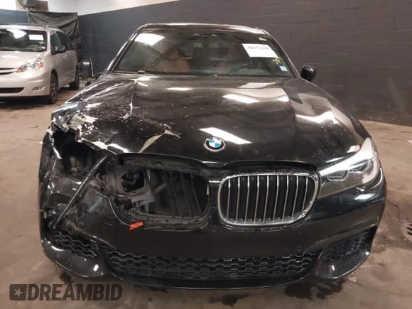 ✅ 2018 BMW 7 Series 740i xDrive • VIN: WBA7E4C51JGV24133 • Lot: 42253139. Listed on IAAI with 77,370 mi. Free auction sales archive from the USA and detailed vehicle history report at DreamBid. Image 12.