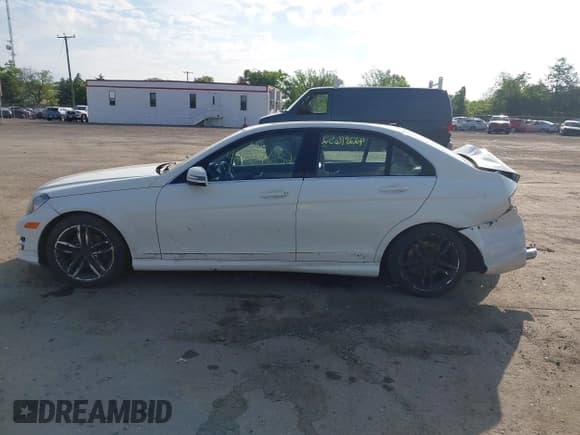 ✅ 2012 Mercedes-Benz C 300 Sport • VIN: WDDGF8BB0CR198952 • Lot: 42217652. Listed on IAAI with 138,919 mi. Free auction sales archive from the USA and detailed vehicle history report at DreamBid. Image 14.