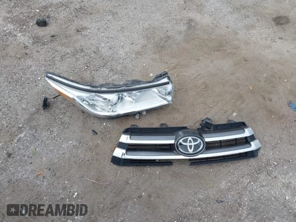 ✅ 2018 Toyota Highlander SE • VIN: 5TDJZRFH1JS817410 • Lot: 43616481. Listed on IAAI with 103,733 mi. Free auction sales archive from the USA and detailed vehicle history report at DreamBid. Image 12.