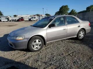 2000 Honda Accord EX с VIN 1HGCG1658YA017797, выставлен на аукционе Copart как лот 82500035 с пробегом 340 178 миль миль и Списание • Salvage title. История ставок и продаж доступна на DreamBid. Изображение 1.
